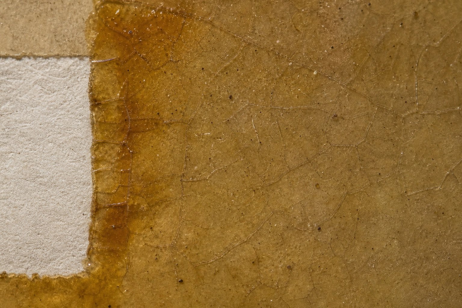 Micro-crack network used as a metaphor for fragile operational zones